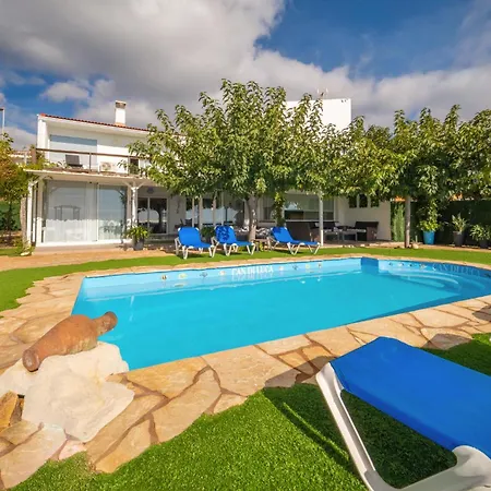 Holiday home Lovely In With Swimming Pool