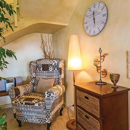 Vakantiehuis In With 4 Bedrooms, Wifi&outdoor Swimming Pool